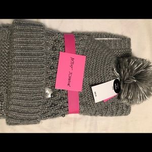 Women’s hat and scarf set